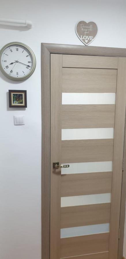 Hellen Apartament Targoviste Esterno foto